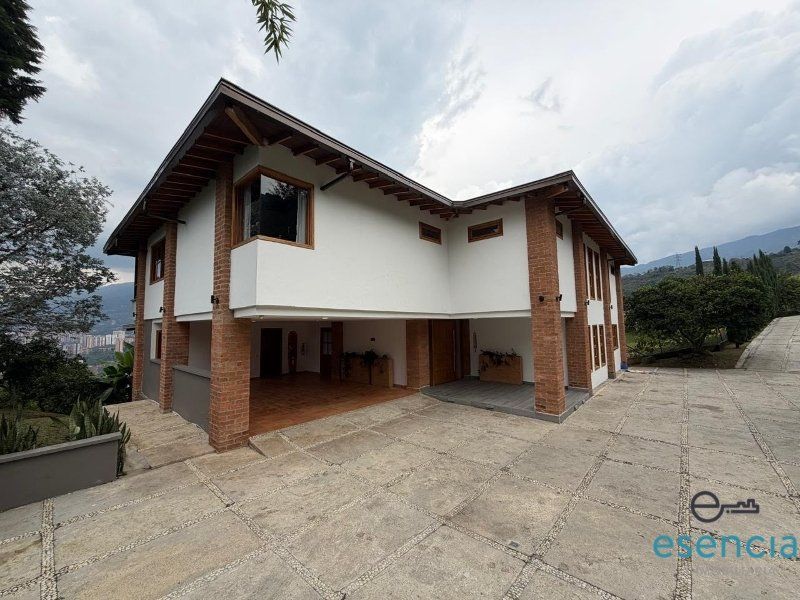 Casa en arriendo Antioquia Envigado San Rafael 700 m2 Habitaciones 3 Baños 4 Garajes 4 Precio $15000000