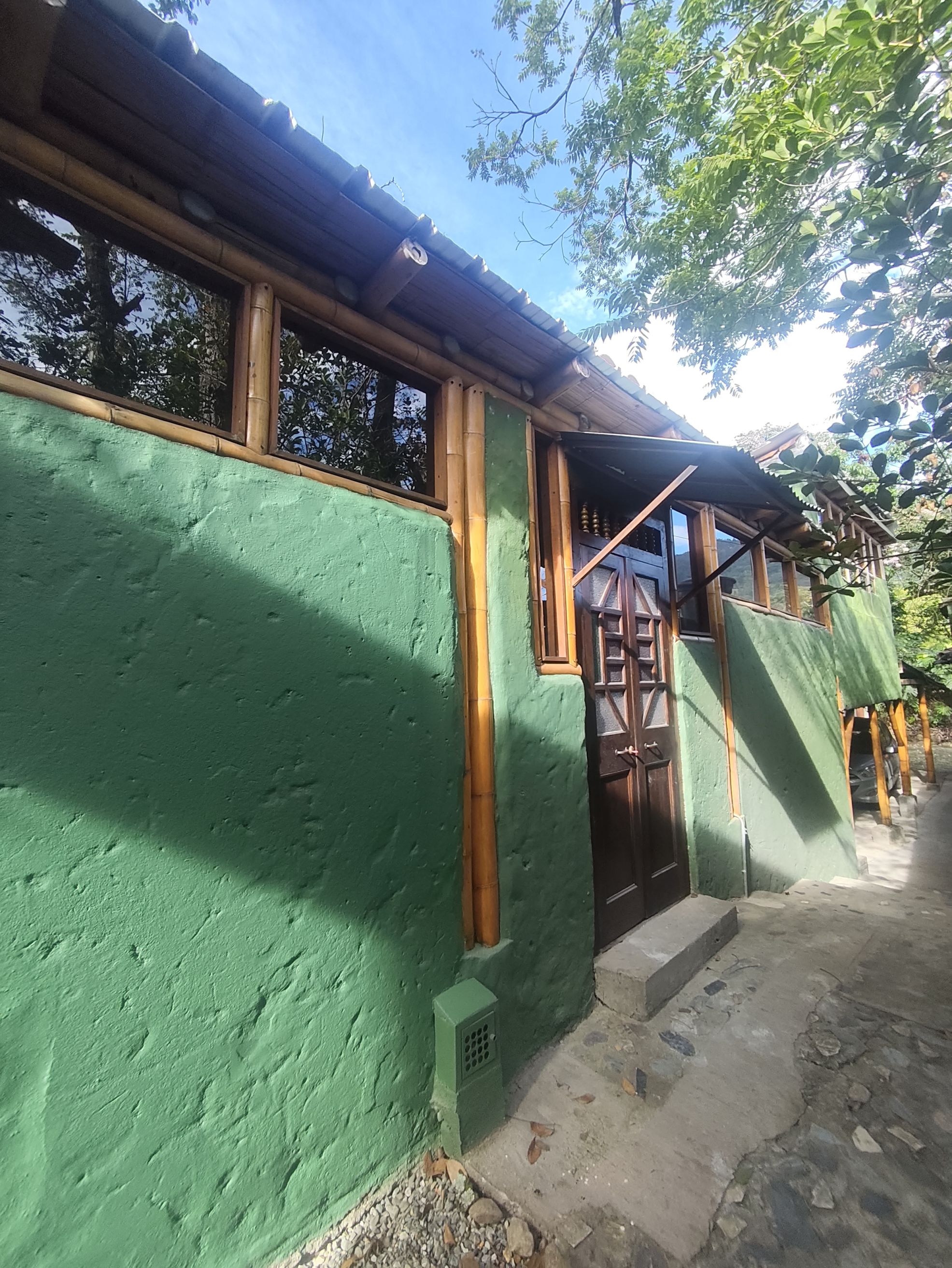 Apartaestudio en arriendo Antioquia Envigado Ub Loma El Atravesado 40 m2 Habitaciones 1 Baños 1 Garajes 1 Precio $2000000