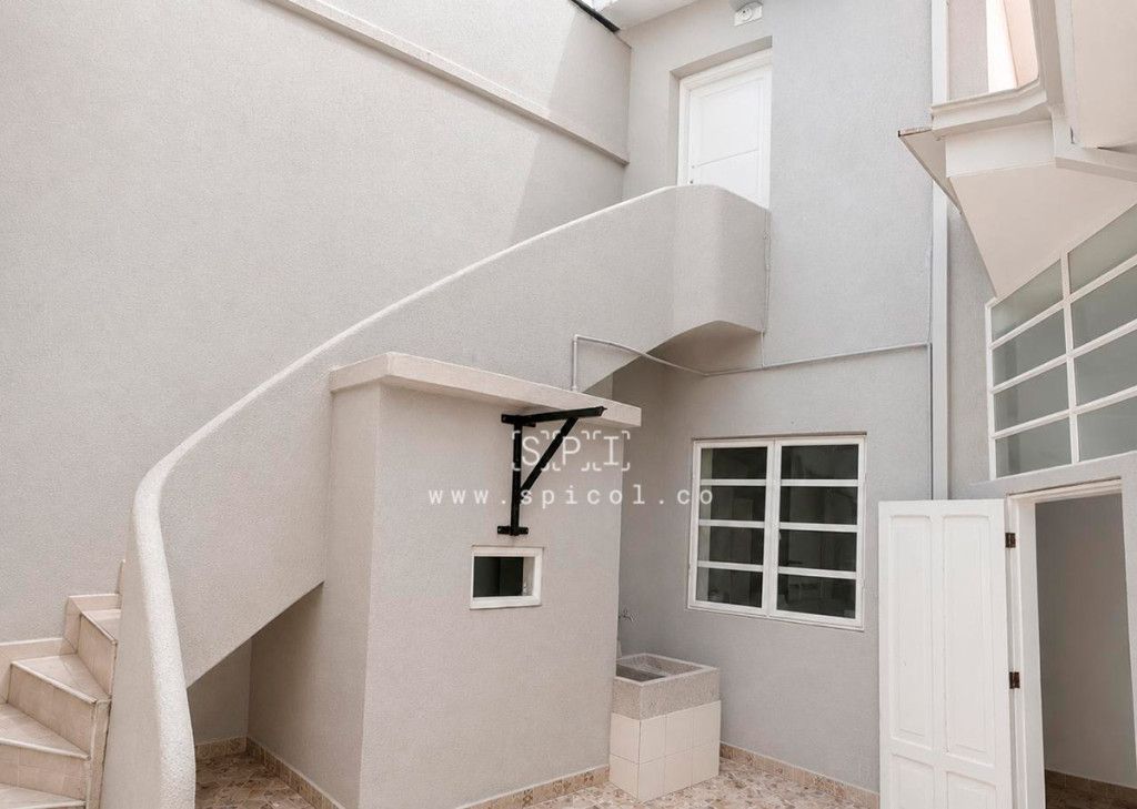 Casa en venta Cundinamarca Bogotá Quesada 147 m2 Habitaciones 6 Baños 2 Garajes 1 Precio $670000000