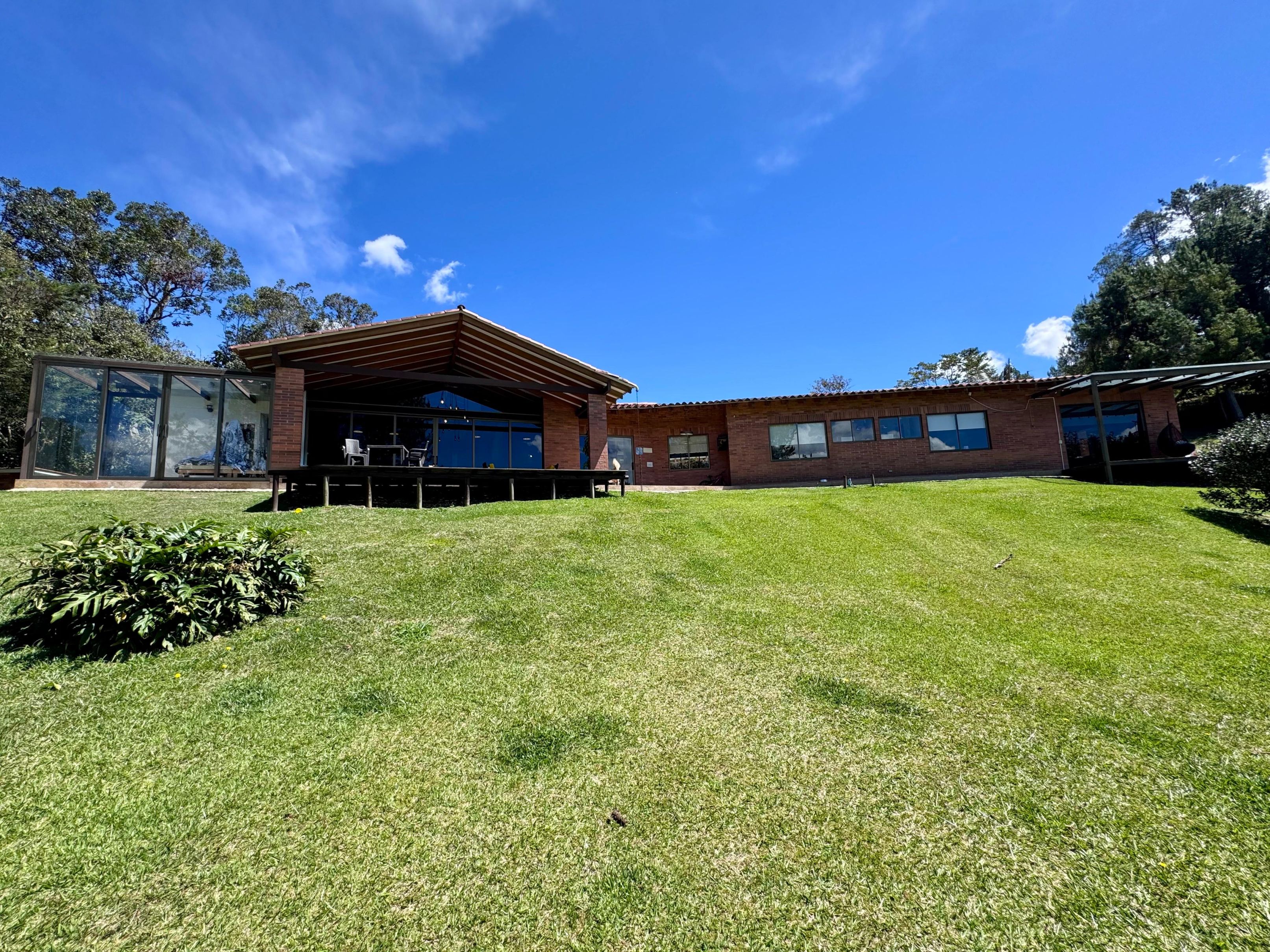 Casa Campestre en arriendo Antioquia Envigado Envigado 500 m2 Habitaciones 5 Baños 6 Garajes 10 Precio $17000000