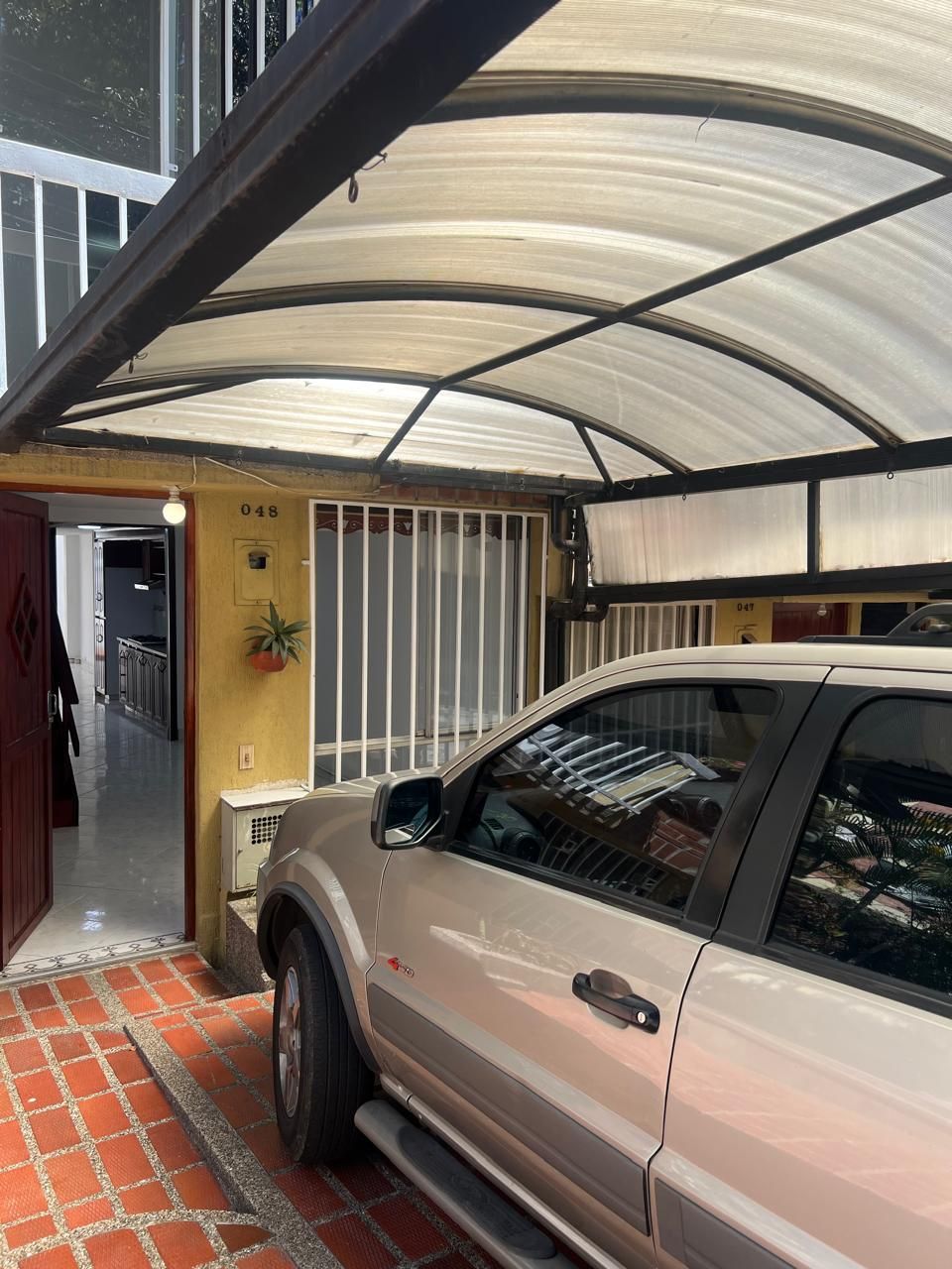 Casa en arriendo Antioquia Medellín Los Cerros - El Vergel 70 m2 Habitaciones 4 Baños 3 Garajes 1 Precio $2900000