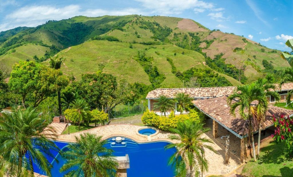 Finca en venta Antioquia Ciudad Bolívar Ciudad Bolívar 380 m2 Habitaciones 7 Baños 5 Garajes 2 Precio $2000000000