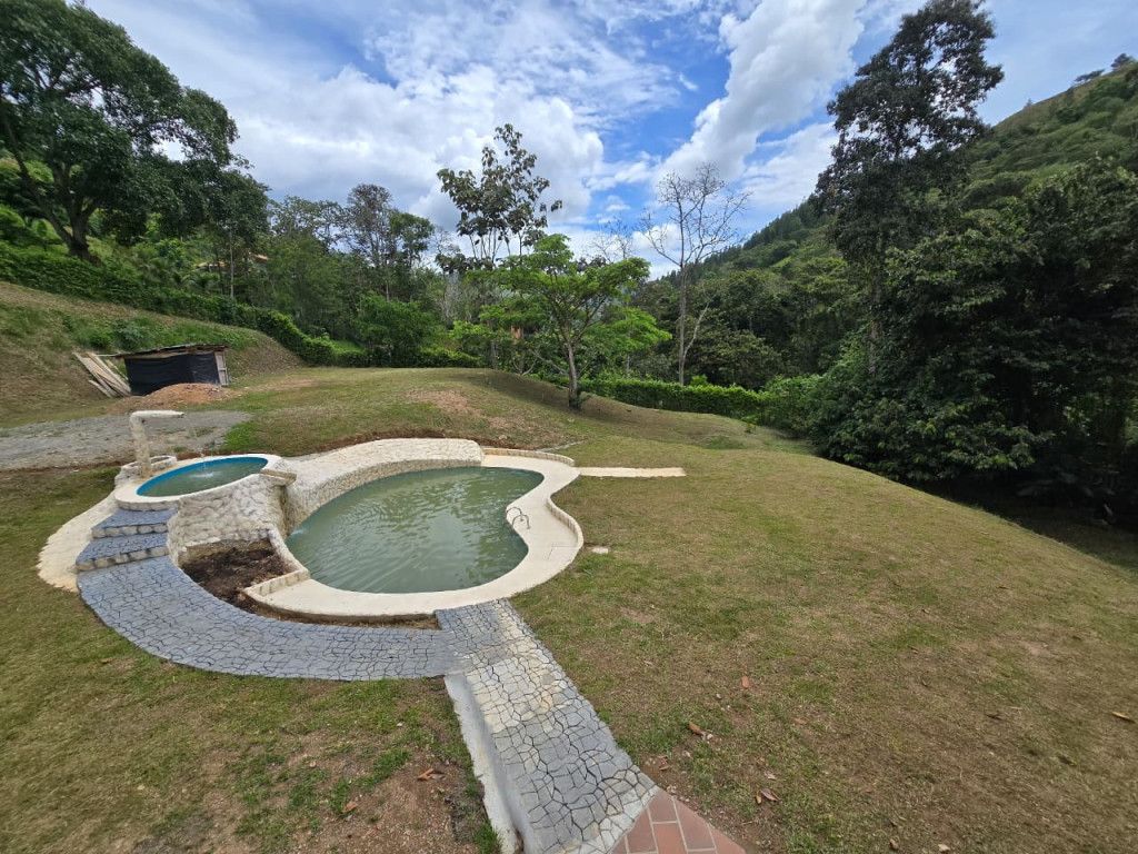 Finca en venta Antioquia Ciudad Bolívar Ciudad Bolívar 140 m2 Habitaciones 3 Baños 2 Garajes 6 Precio $950000000