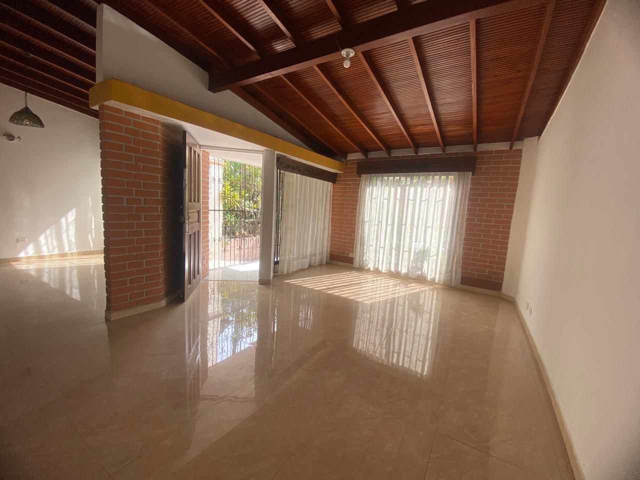 Casa en arriendo Antioquia Medellín El Velodromo 220 m2 Habitaciones 4 Baños 3 Garajes 2 Precio $5600000