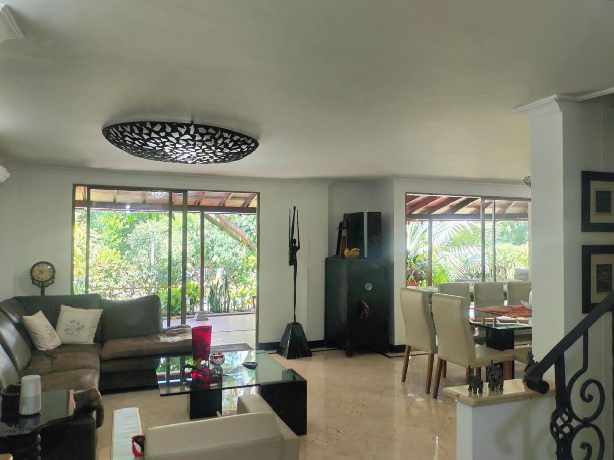 Casa en venta Antioquia Medellín La Aguacatala 230 m2 Habitaciones 3 Baños 4 Garajes 2 Precio $1260000000