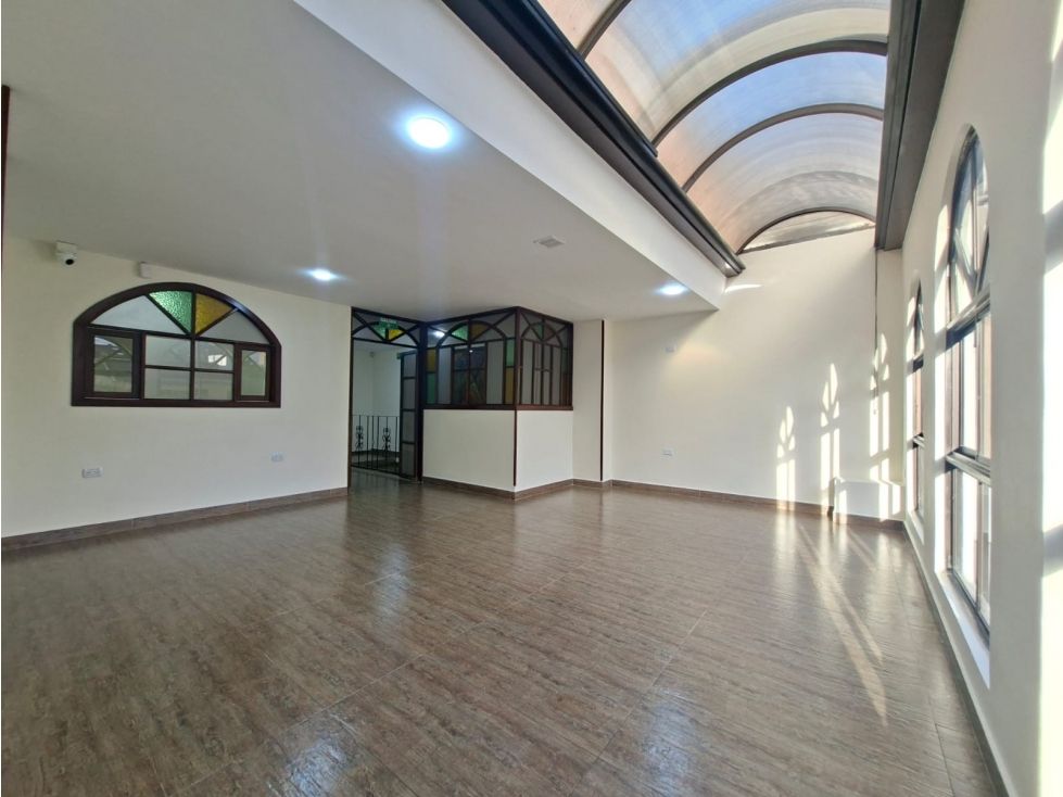 Oficina en arriendo Cundinamarca Bogotá La Porciuncula 215 m2 Habitaciones 0 Baños 6 Garajes 0 Precio $10500000
