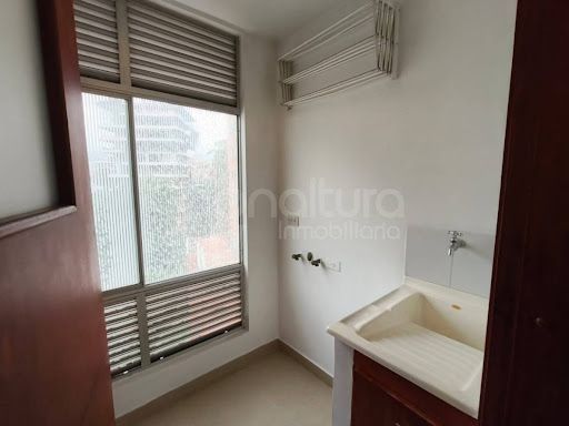 Apartamento en arriendo Antioquia Medellín La Linde 100 m2 Habitaciones 2 Baños 2 Garajes 2 Precio $6798900