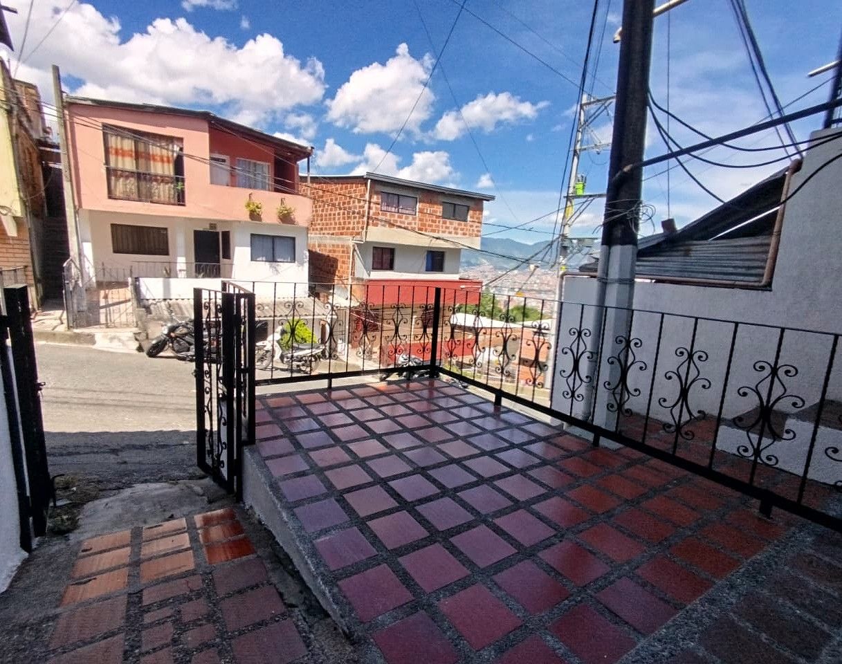 Apartaestudio en arriendo Antioquia Medellín Versalles No 1 40 m2 Habitaciones 1 Baños 1 Garajes 0 Precio $850000