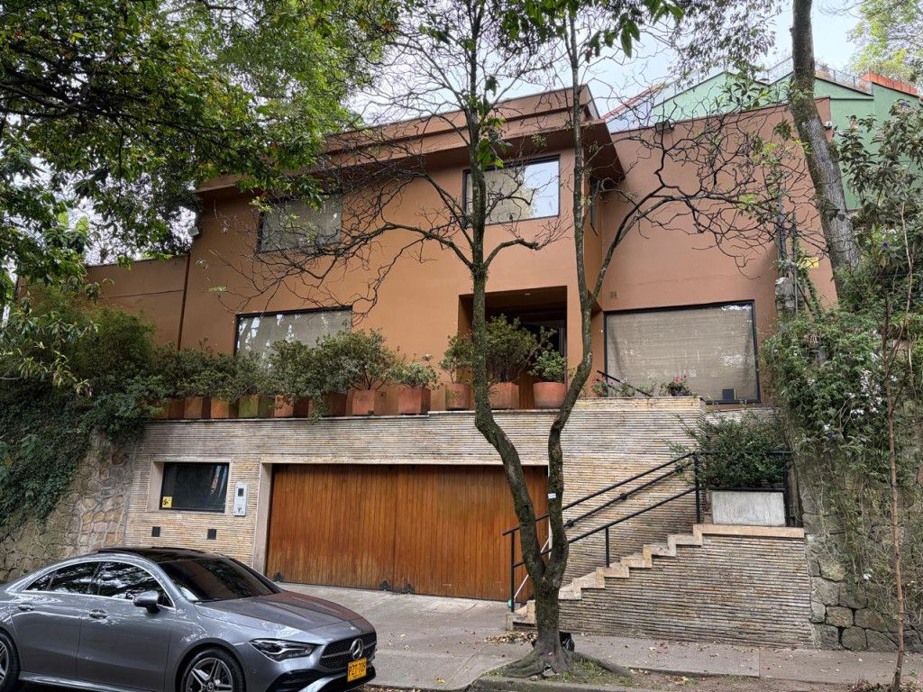 Casa en venta Cundinamarca Bogotá Bosque Izquierdo 400 m2 Habitaciones 4 Baños 6 Garajes 2 Precio $4500000000