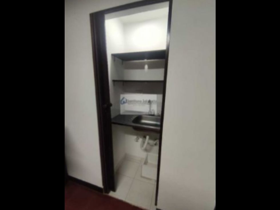 Oficina en arriendo Antioquia Medellín Suramericana 18 m2 Habitaciones 0 Baños 1 Garajes 0 Precio $1100000