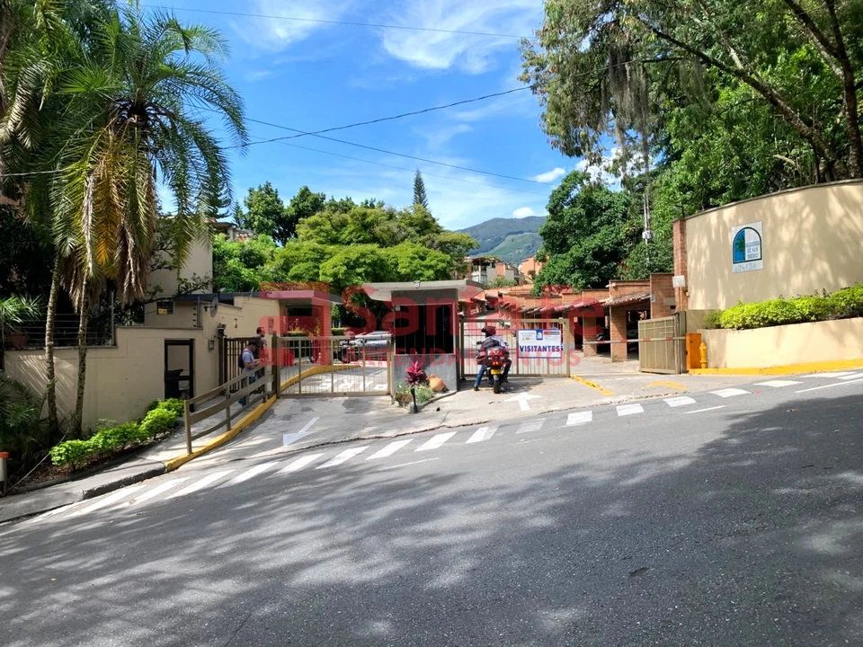 Apartamento en arriendo Antioquia Envigado Loma De Las Brujas 180 m2 Habitaciones 3 Baños 4 Garajes 1 Precio $3800000