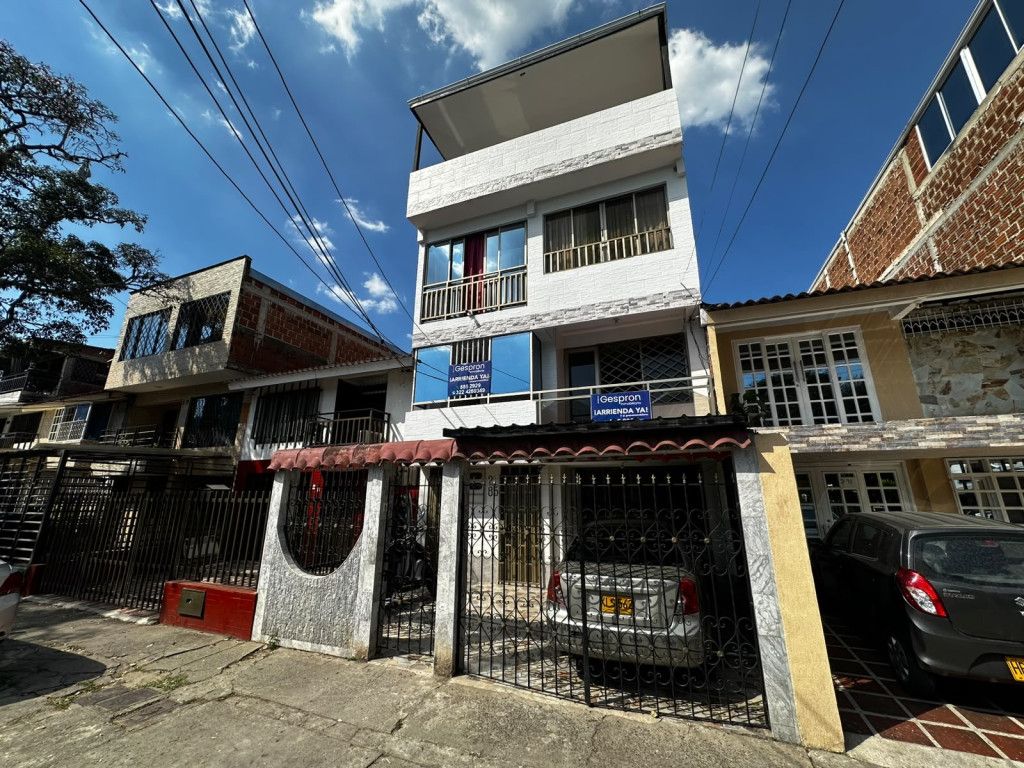 Apartamento en arriendo Valle Del Cauca Cali Los Andes B - La Riviera 70 m2 Habitaciones 3 Baños 2 Garajes 0 Precio $1370000