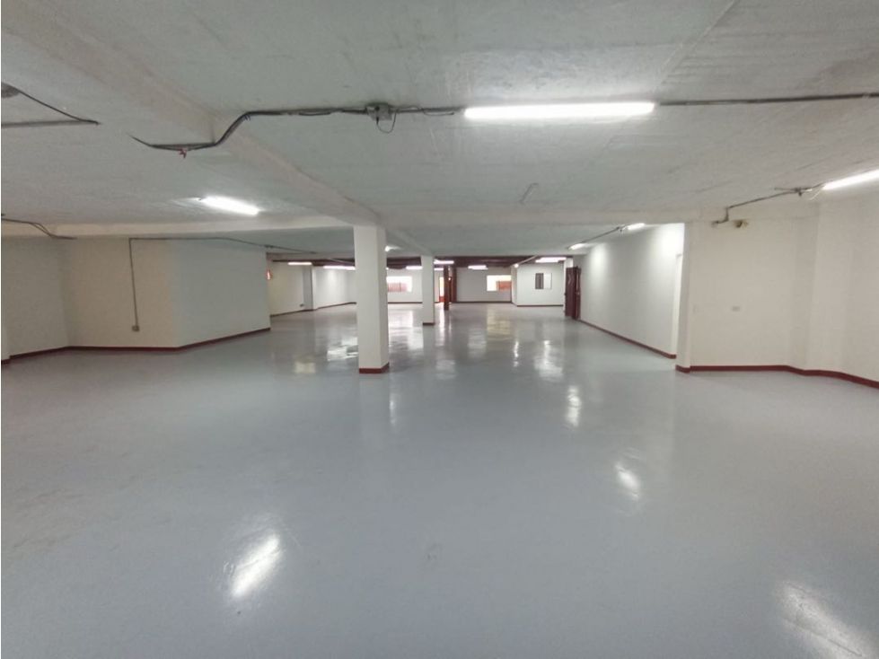 Bodega en arriendo Antioquia Medellín Caribe 500 m2 Habitaciones 0 Baños 4 Garajes 0 Precio $14000000