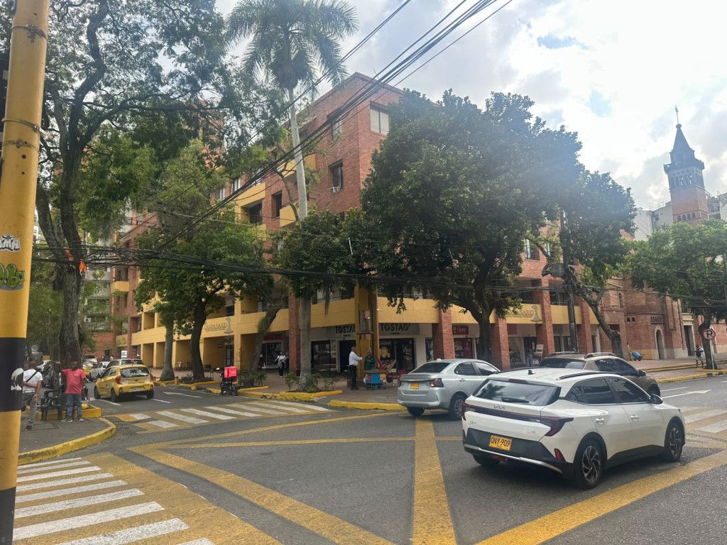 Oficina en arriendo Valle Del Cauca Cali Centenario 20 m2 Habitaciones 0 Baños 1 Garajes 0 Precio $1000000