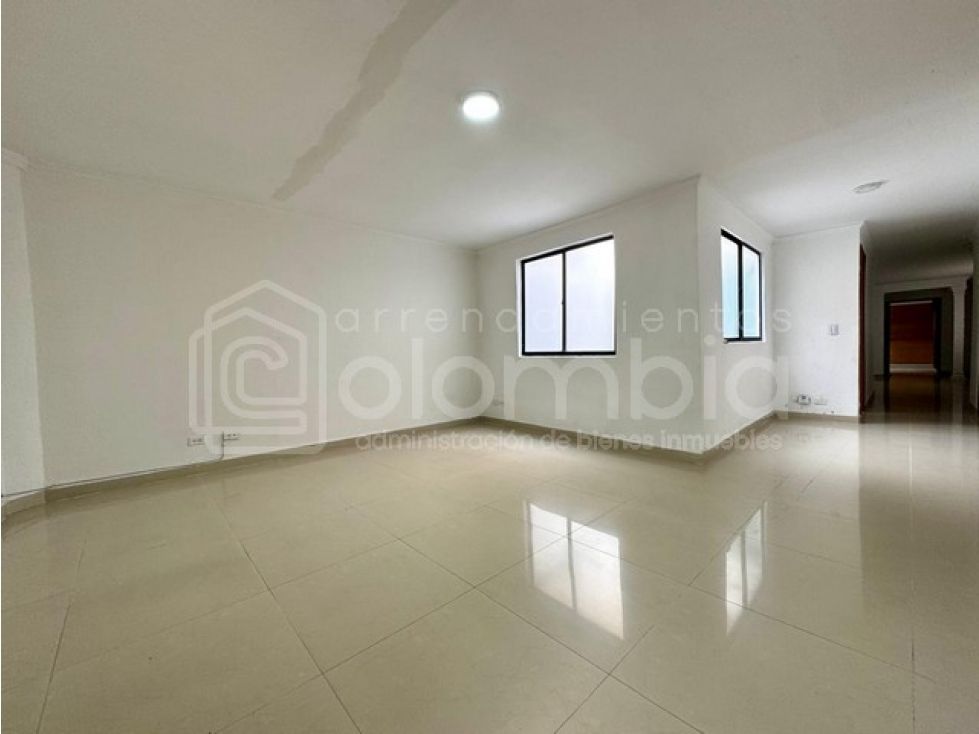 Apartamento en arriendo Antioquia Envigado Portal Sur 250 m2 Habitaciones 6 Baños 3 Garajes 1 Precio $4900000