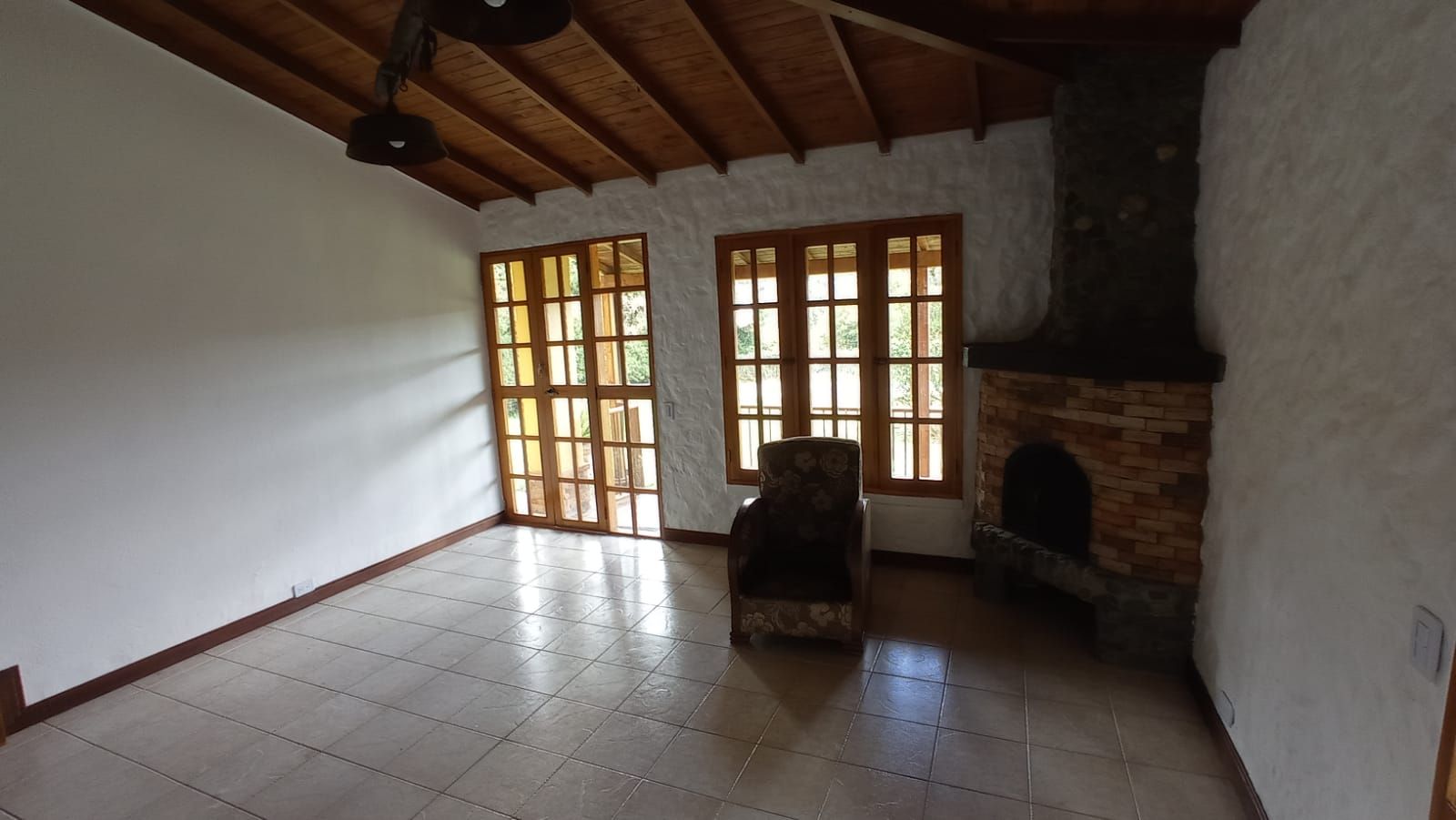 Casa en arriendo Antioquia Envigado Envigado 260 m2 Habitaciones 4 Baños 3 Garajes 5 Precio $9000000