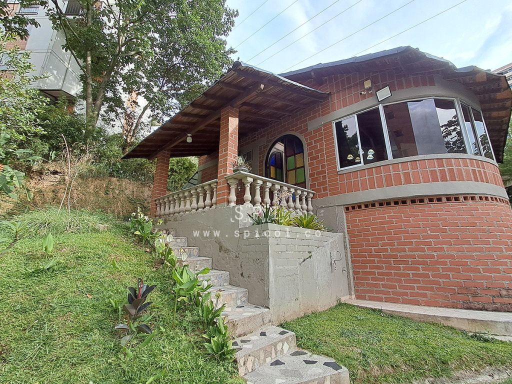 Casa Campestre en arriendo Antioquia Envigado Loma Del Barro 180 m2 Habitaciones 5 Baños 3 Garajes 8 Precio $11000000