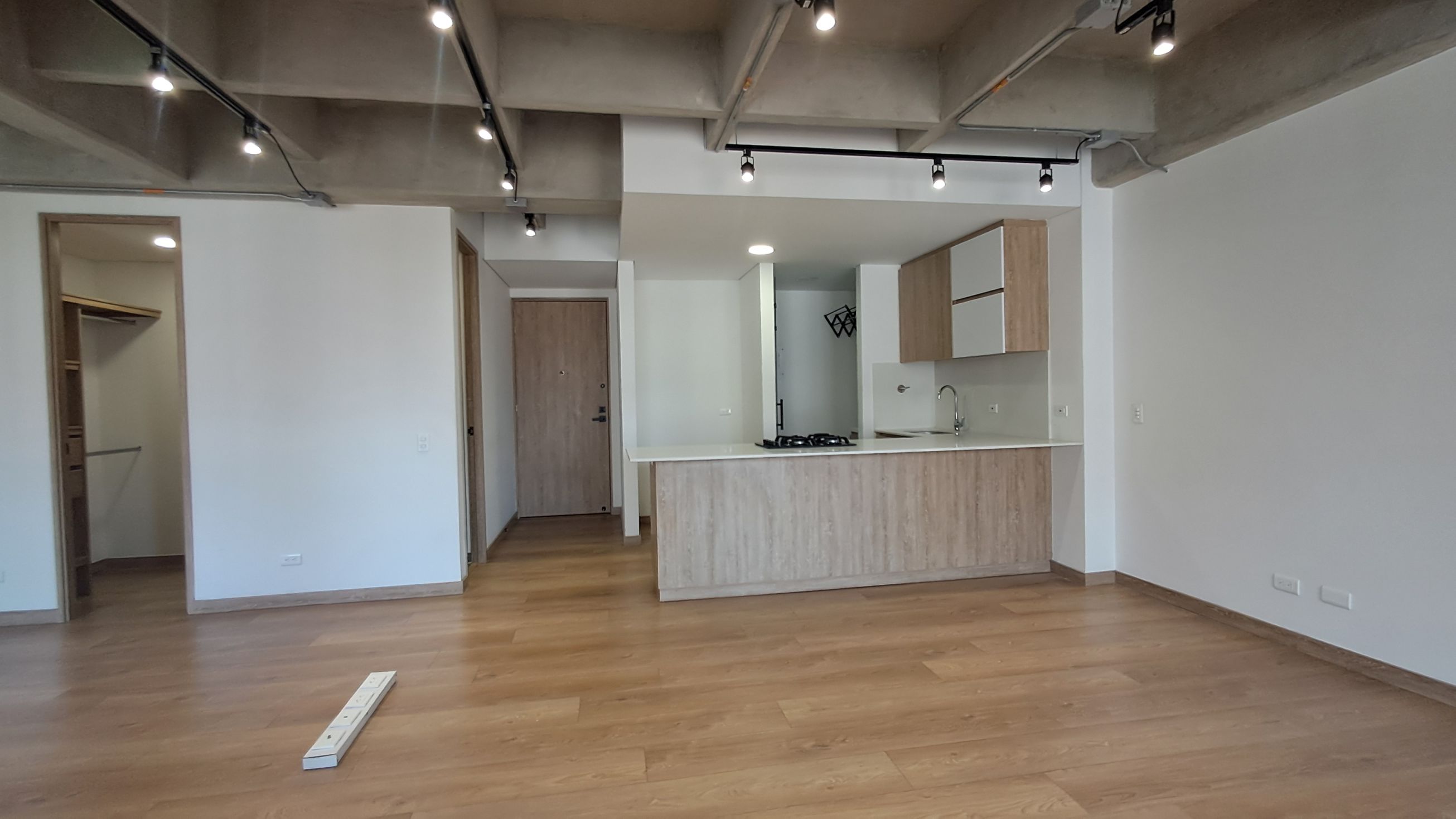 Apartaestudio en arriendo Antioquia Envigado La Orquídea 68 m2 Habitaciones 0 Baños 2 Garajes 1 Precio $4000000
