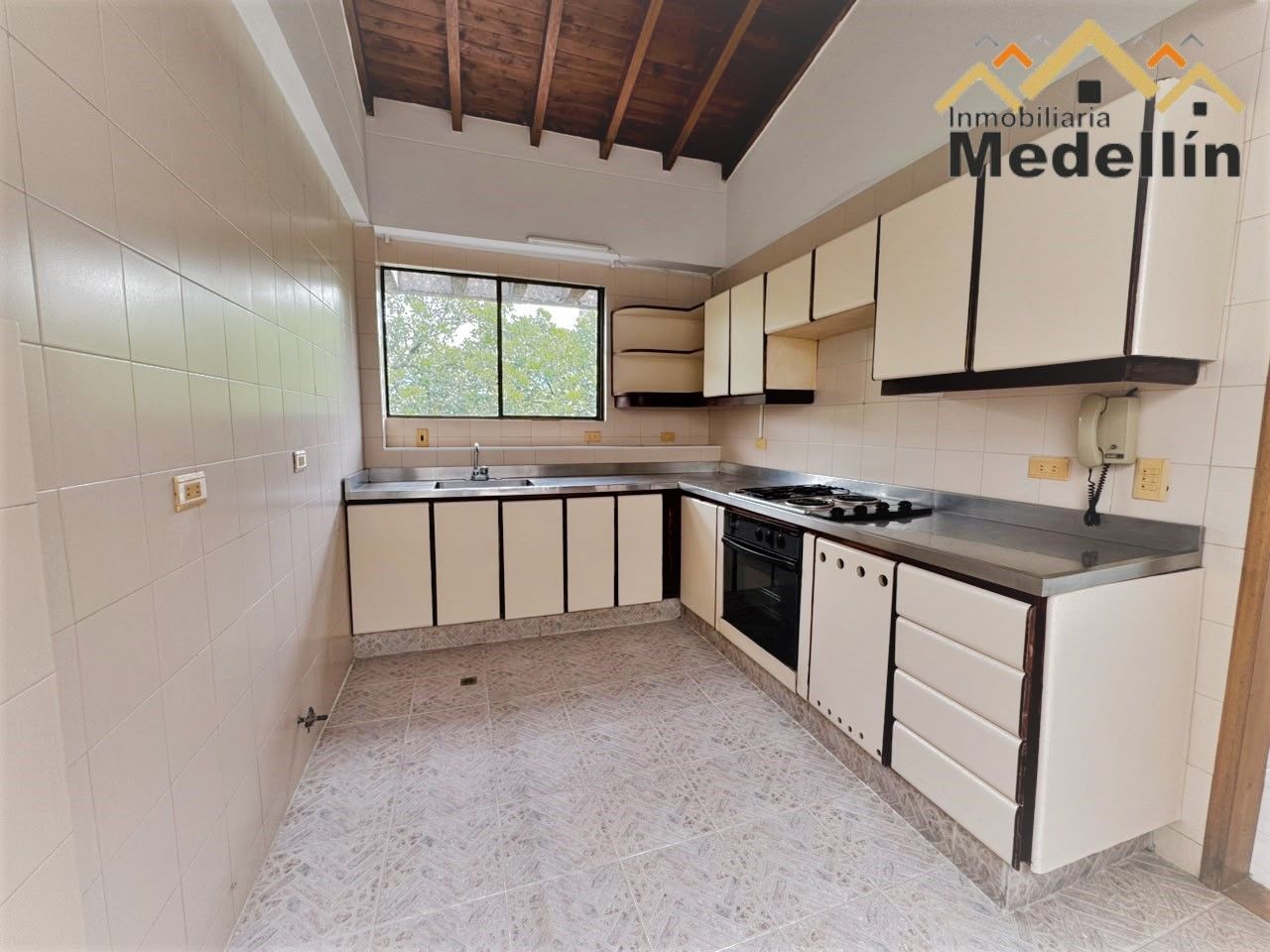 Apartamento en venta Antioquia Envigado La Abadia 165 m2 Habitaciones 4 Baños 4 Garajes 2 Precio $930000000