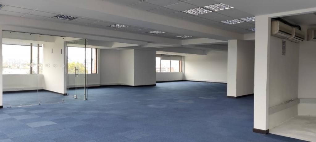 Oficina en arriendo Cundinamarca Bogotá Santa Barbara Occidental 492 m2 Habitaciones 0 Baños 8 Garajes 14 Precio $29300000