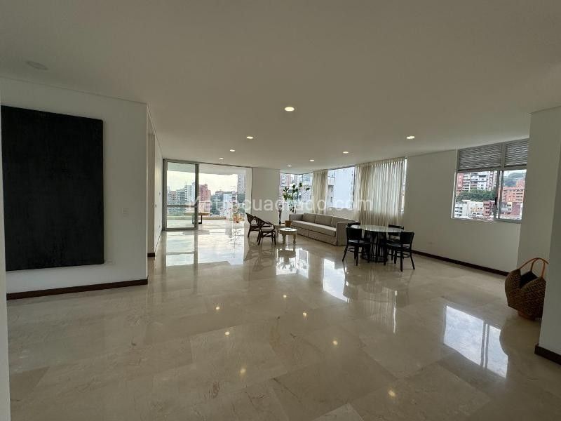 Apartamento en venta Valle Del Cauca Cali El Peñón 228 m2 Habitaciones 3 Baños 3 Garajes 3 Precio $1600000000