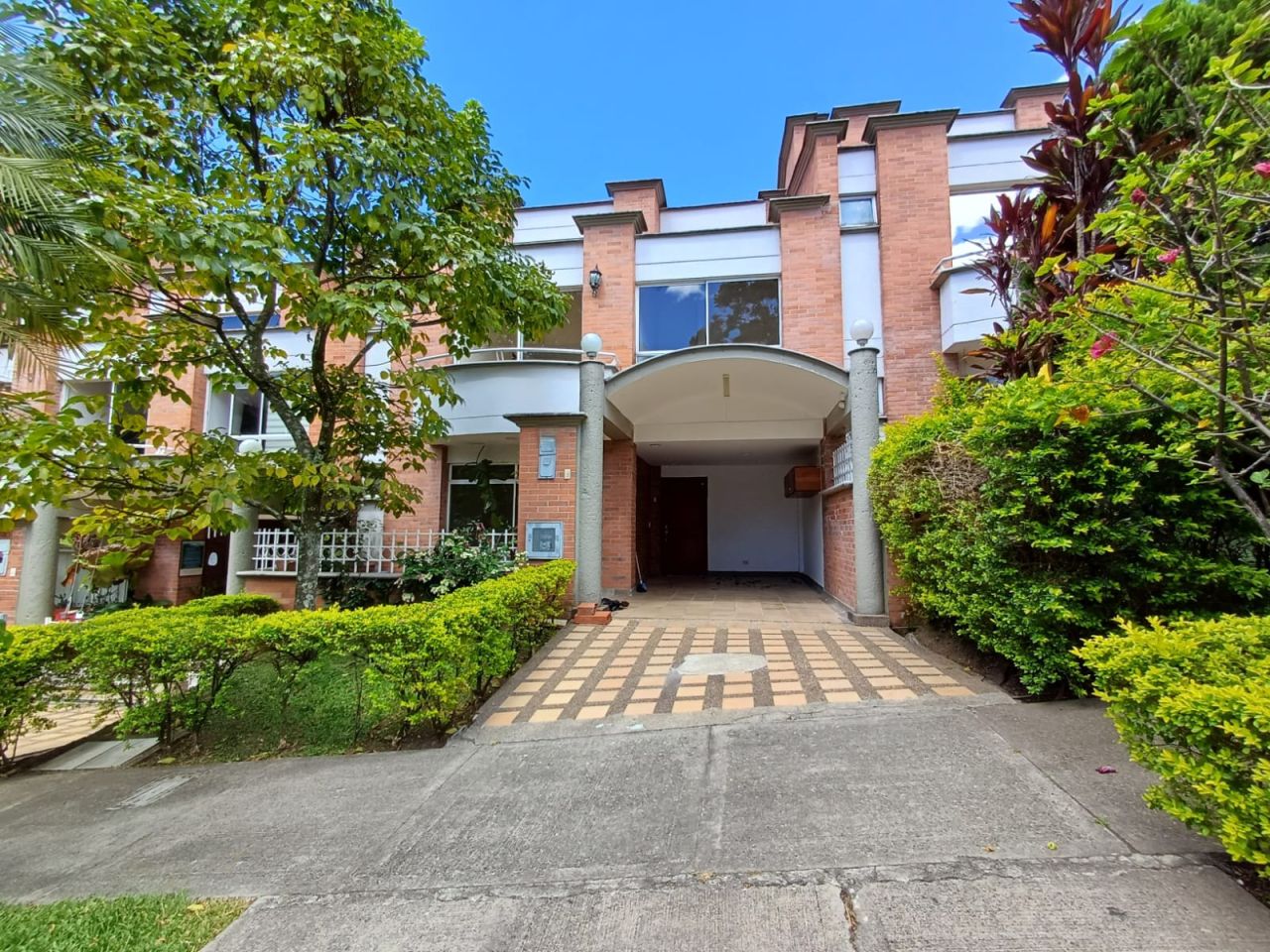 Casa en arriendo Antioquia Envigado El Esmeraldal 230 m2 Habitaciones 4 Baños 4 Garajes 2 Precio $6000000
