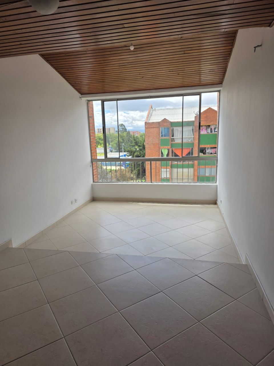 Apartamento en venta Cundinamarca Bogotá Mirandela 90 m2 Habitaciones 3 Baños 2 Garajes 2 Precio $420000000