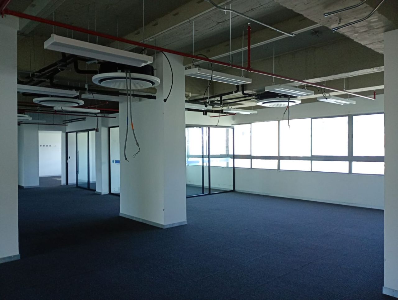 Oficina en arriendo Antioquia Sabaneta Restrepo Naranjo 706 m2 Habitaciones 0 Baños 6 Garajes 6 Precio $46500000