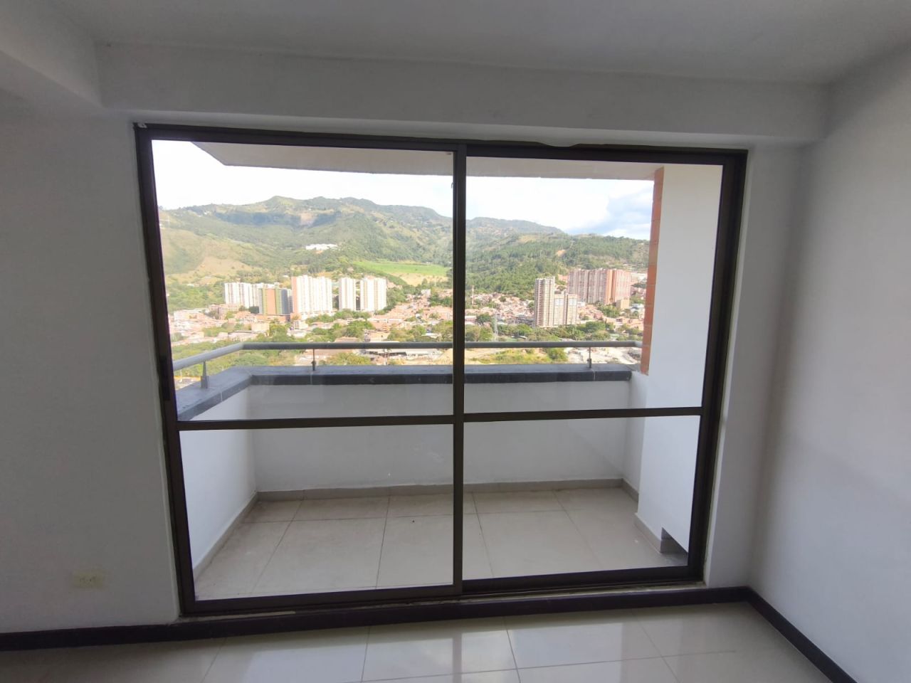 Apartamento en arriendo Antioquia Bello Parque Tulio Ospina 76 m2 Habitaciones 3 Baños 2 Garajes 0 Precio $2500000