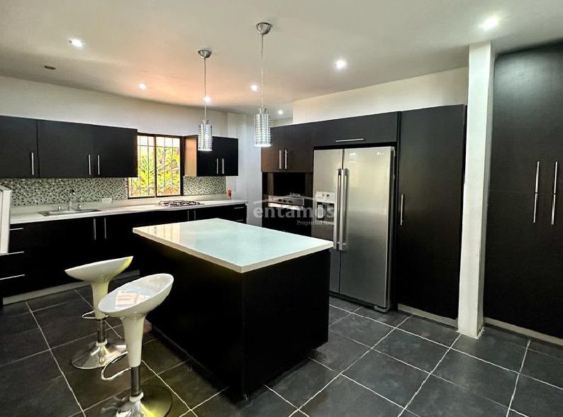 Casa en arriendo Antioquia Envigado Villa Grande 360 m2 Habitaciones 4 Baños 3 Garajes 2 Precio $13500000