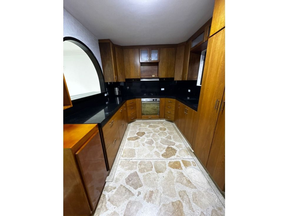 Apartamento en arriendo Antioquia Medellín Simon Bolivar 190 m2 Habitaciones 5 Baños 2 Garajes 0 Precio $4800000