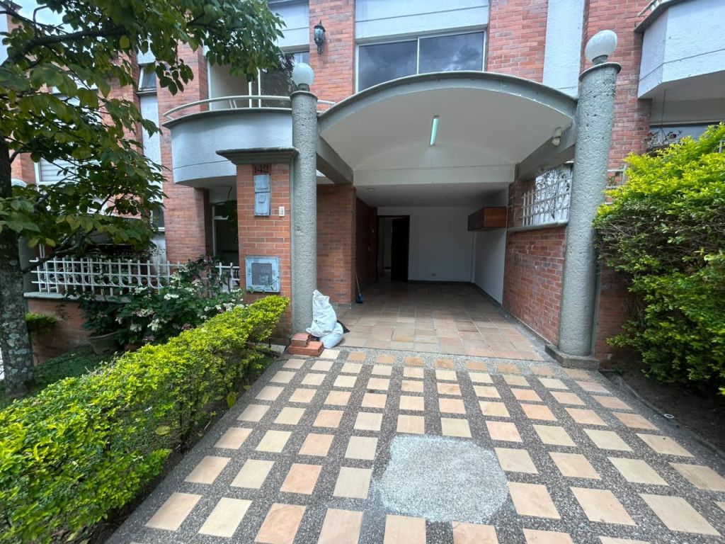 Casa en arriendo Antioquia Envigado Alto De Misael 230 m2 Habitaciones 4 Baños 4 Garajes 1 Precio $6000000