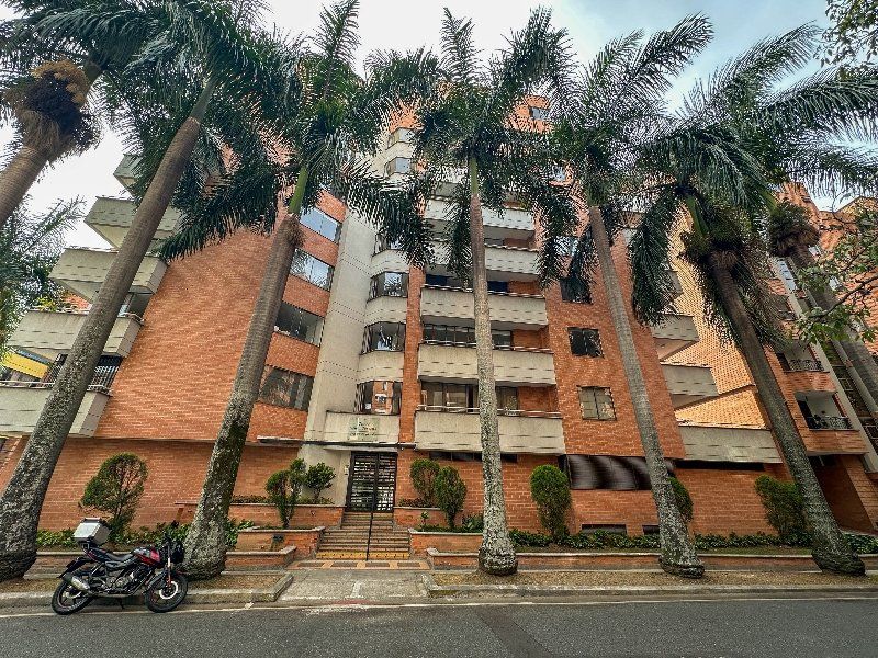 Apartamento en arriendo Antioquia Medellín Los Colores 110 m2 Habitaciones 3 Baños 2 Garajes 1 Precio $4660000