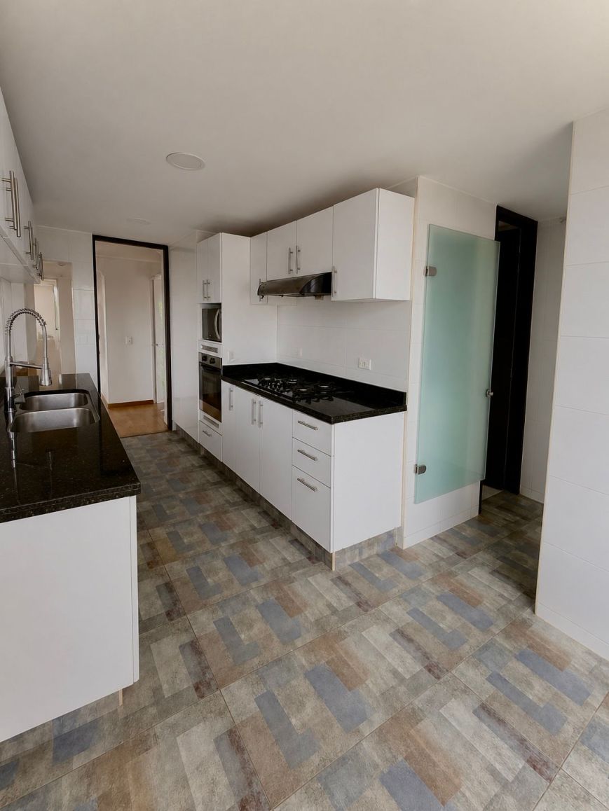 Apartamento en arriendo Cundinamarca Bogotá Puente Largo 200 m2 Habitaciones 3 Baños 4 Garajes 2 Precio $8000000