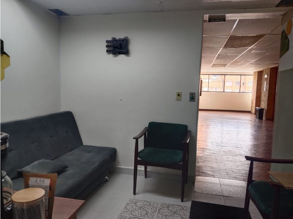 Local en venta Antioquia Medellín Villanueva 32 m2 Habitaciones 0 Baños 1 Garajes 1 Precio $135000000
