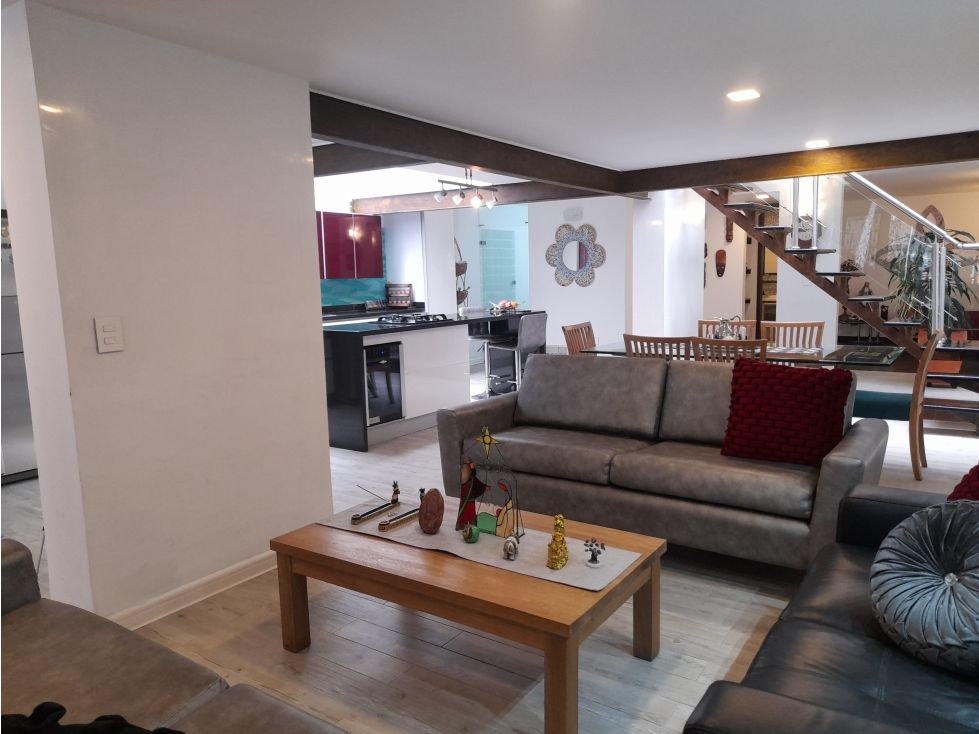 Casa en venta Cundinamarca Bogotá La Esmeralda 260 m2 Habitaciones 4 Baños 4 Garajes 3 Precio $1340000000