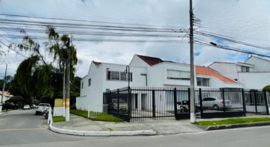 Oficina en venta Cundinamarca Bogotá Santa Bibiana 458 m2 Habitaciones 0 Baños 7 Garajes 6 Precio $1650000000