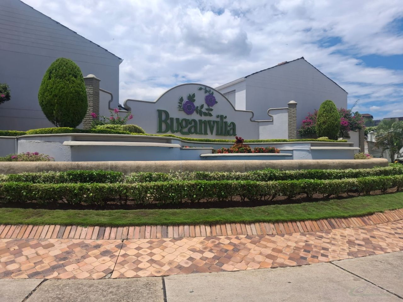 Casa en arriendo Santander Floridablanca Cr Buganvilla 137 m2 Habitaciones 3 Baños 3 Garajes 1 Precio $3800000