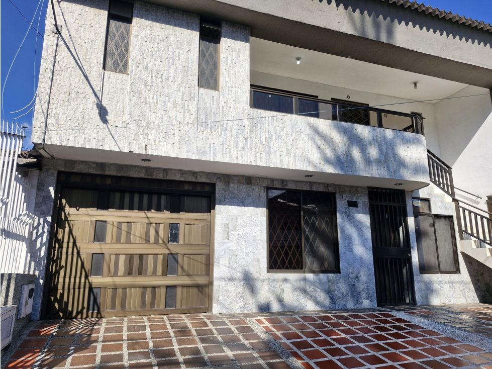 Casa en arriendo Valle Del Cauca Cali El Gran Limonar - Cataya 250 m2 Habitaciones 5 Baños 3 Garajes 1 Precio $3500000