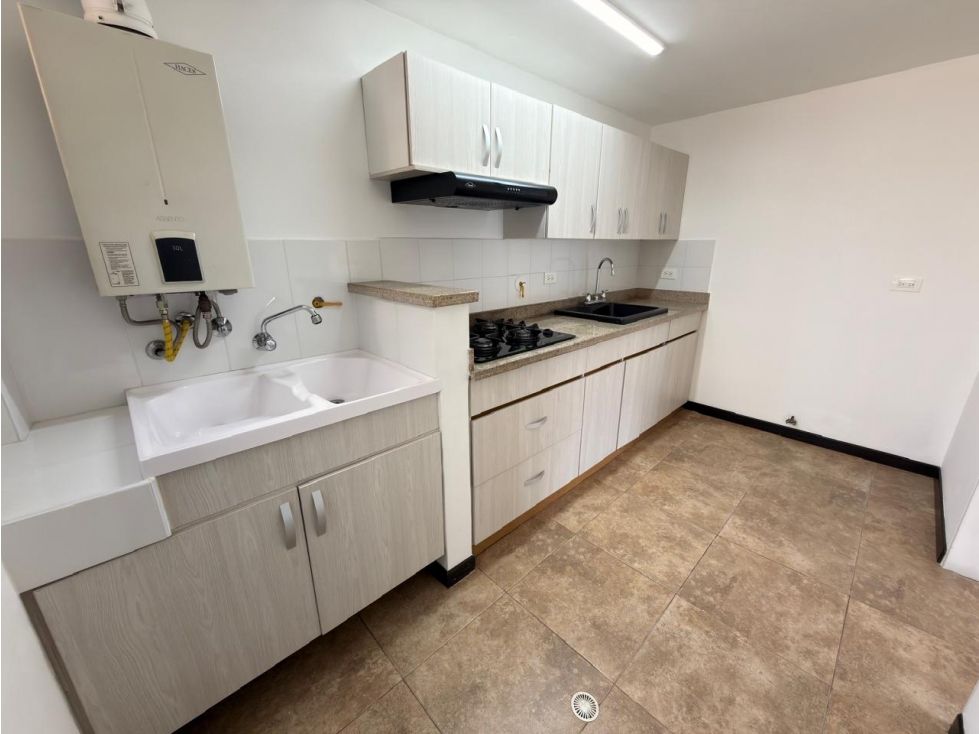 Apartamento en arriendo Antioquia Medellín Los Alpes 80 m2 Habitaciones 3 Baños 2 Garajes 1 Precio $3400000