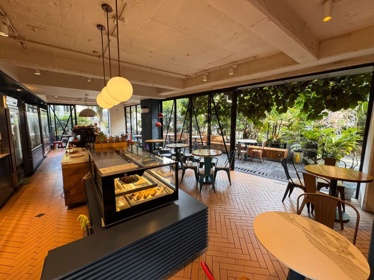 Local en arriendo o venta Antioquia Envigado Zúñiga 100 m2 Habitaciones 0 Baños 2 Garajes 1 Precio venta $1950000000 Precio arriendo $17200000
