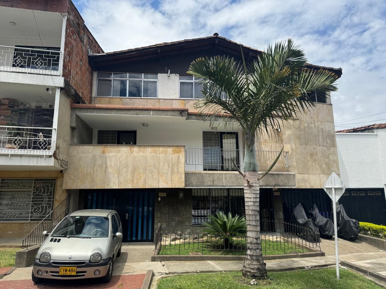 Casa en arriendo Antioquia Medellín Laureles 295 m2 Habitaciones 4 Baños 3 Garajes 2 Precio $5500000
