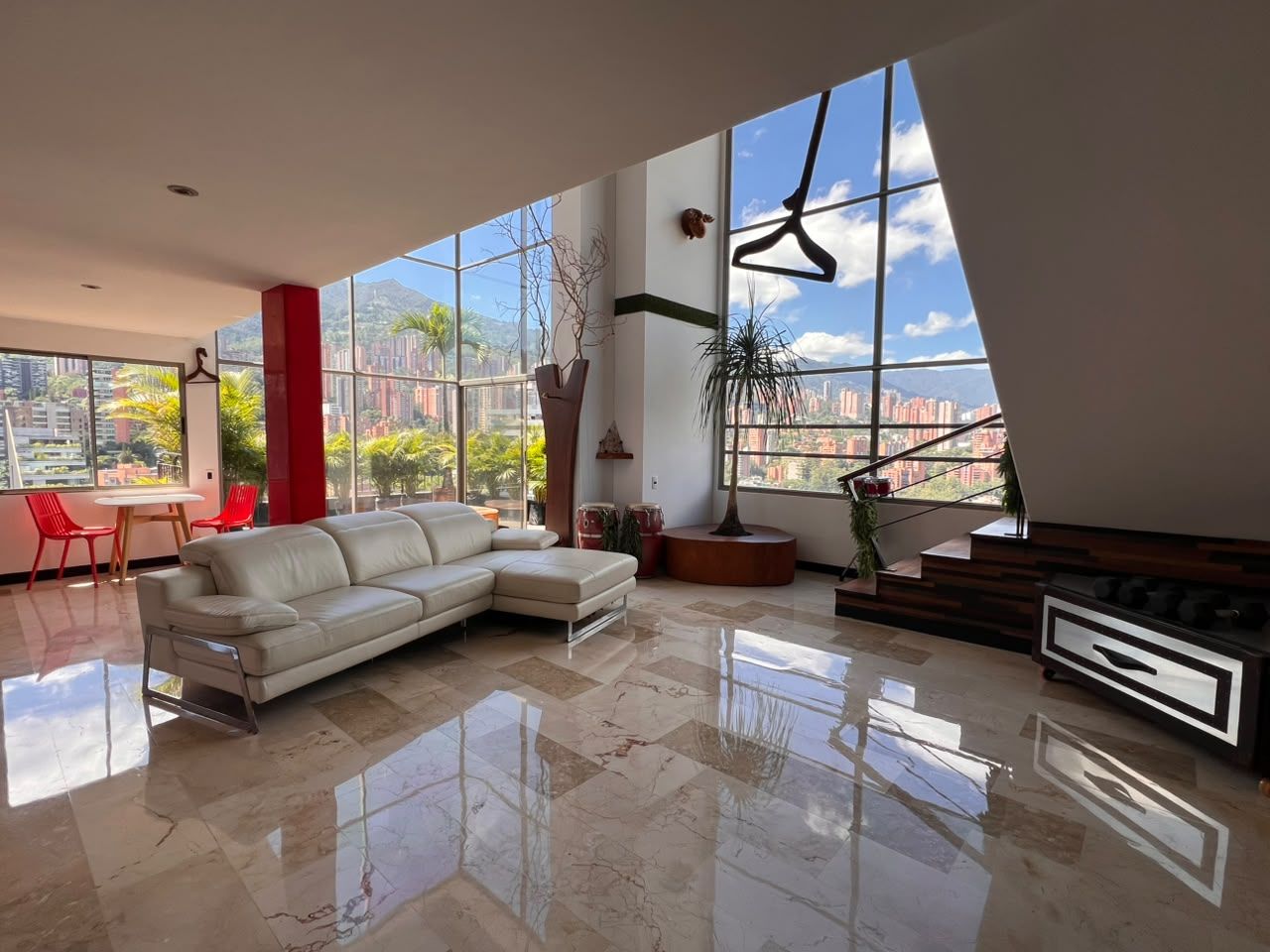 Apartamento en arriendo Antioquia Medellín Lalinde 170 m2 Habitaciones 1 Baños 3 Garajes 2 Precio $13000000