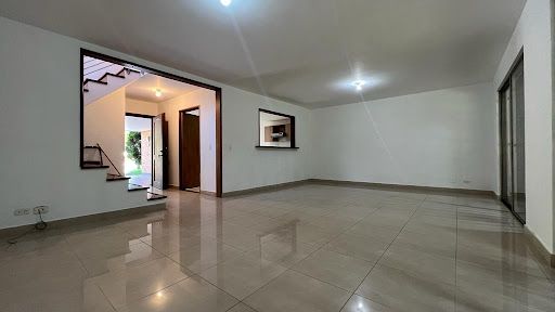 Casa en arriendo Antioquia Envigado Loma Del Atravesado 200 m2 Habitaciones 3 Baños 4 Garajes 2 Precio $9000000