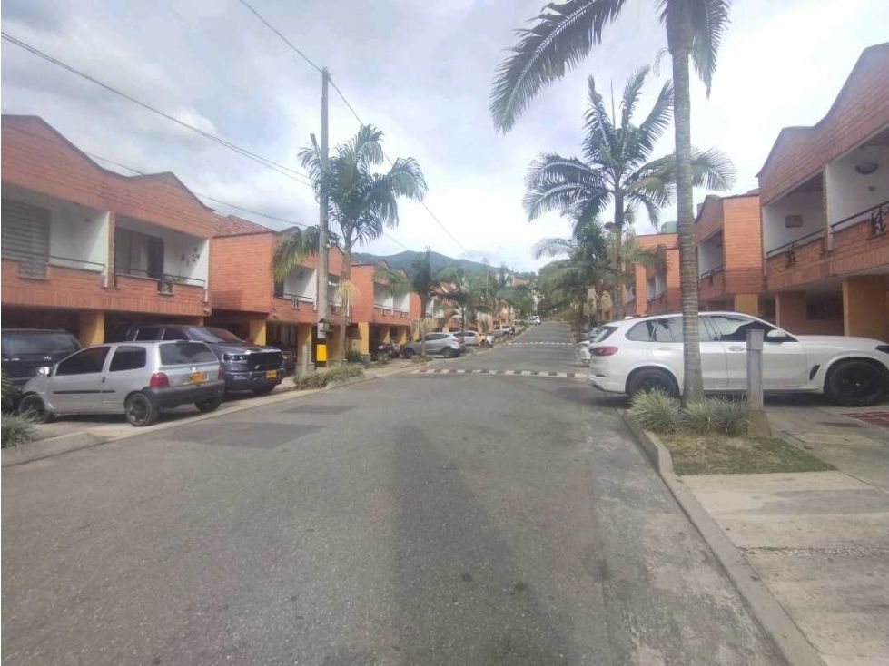 Casa en arriendo Antioquia Envigado Lombardia 160 m2 Habitaciones 4 Baños 3 Garajes 1 Precio $4500000