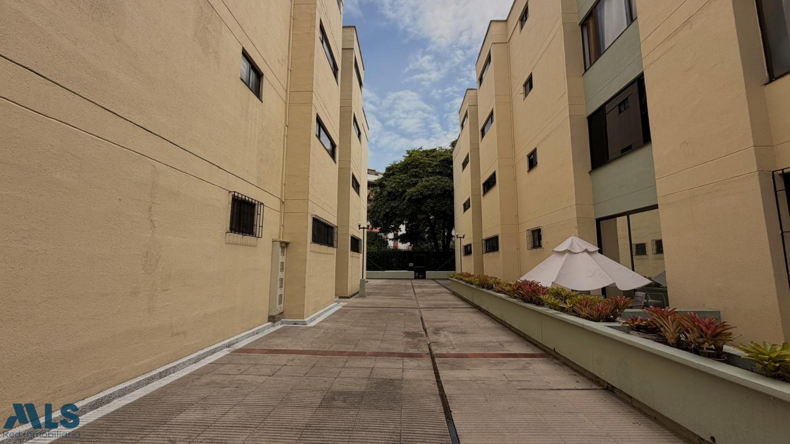 Apartamento en venta Antioquia Medellín Los Colores 100 m2 Habitaciones 3 Baños 3 Garajes 1 Precio $570000000
