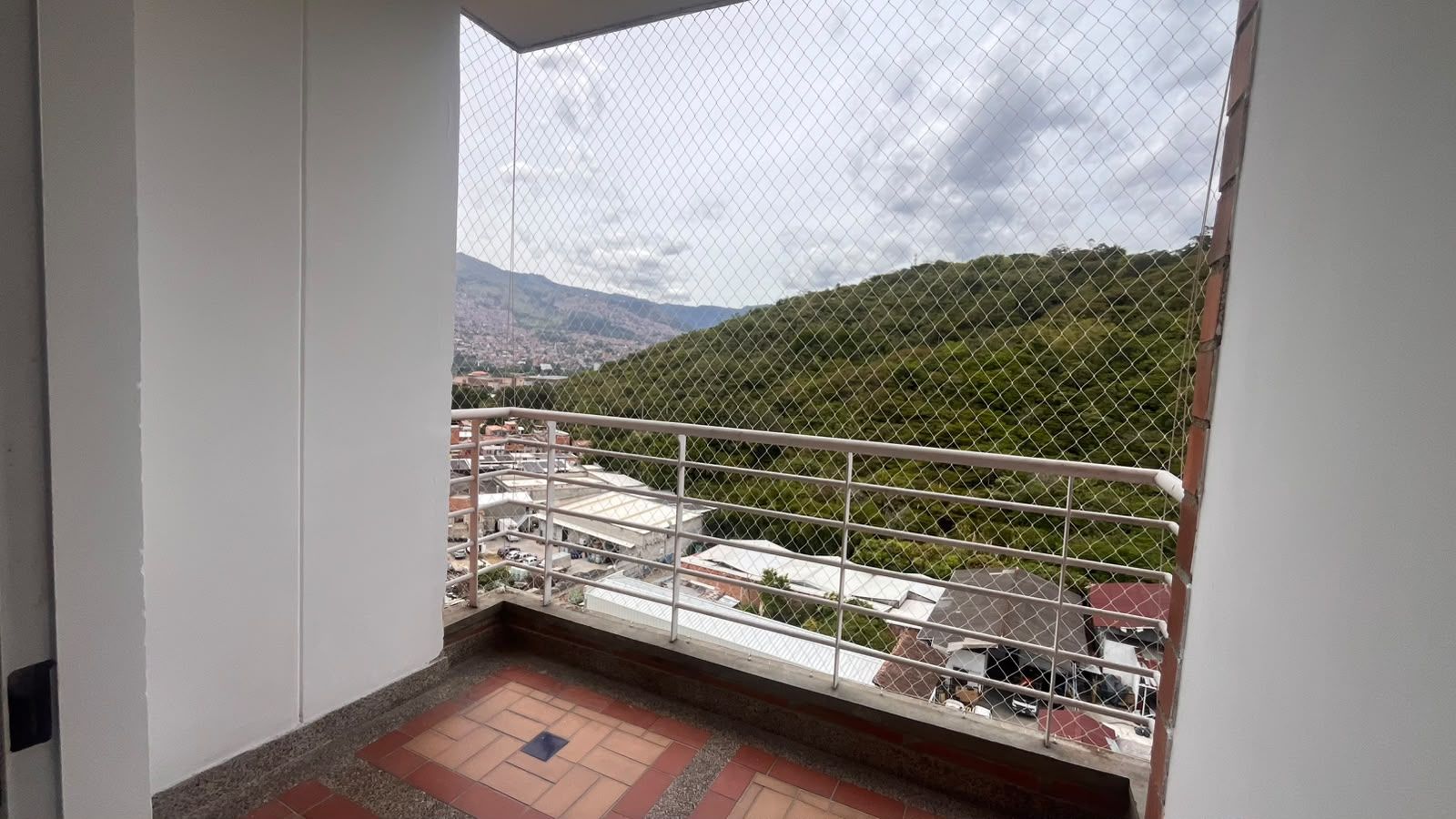Apartamento en arriendo Antioquia Medellín La Pilarica 85 m2 Habitaciones 3 Baños 2 Garajes 1 Precio $3350000