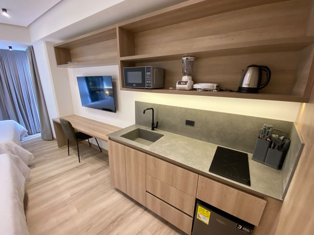 Apartaestudio en arriendo Antioquia Medellín Cerro Nutibara 24 m2 Habitaciones 1 Baños 1 Garajes 1 Precio $2800000