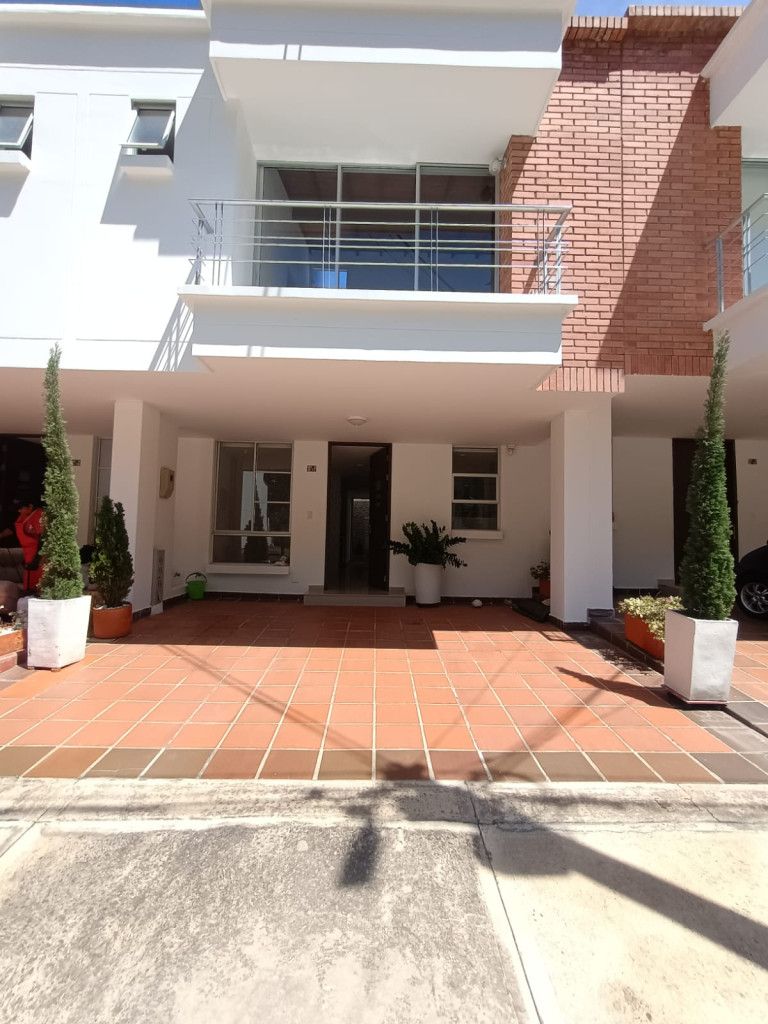 Casa en arriendo Norte De Santander Cúcuta San Luis 150 m2 Habitaciones 3 Baños 3 Garajes 1 Precio $2800000