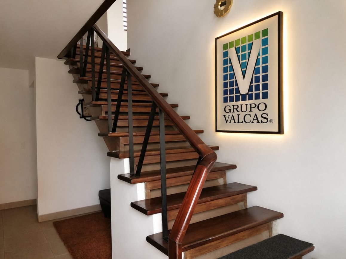 Casa en arriendo Cundinamarca Bogotá Banco Central 210 m2 Habitaciones 6 Baños 6 Garajes 3 Precio $12000000